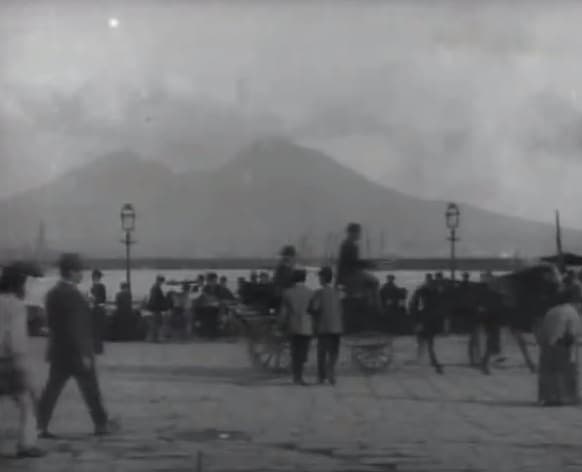 Naples, port et Vésuve