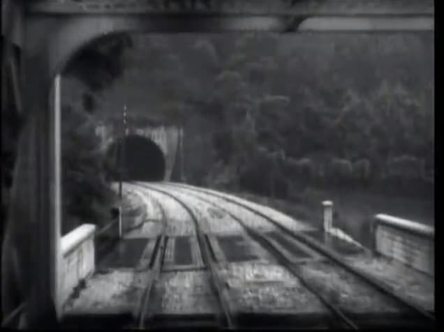 Passage d'un tunnel en chemin de fer