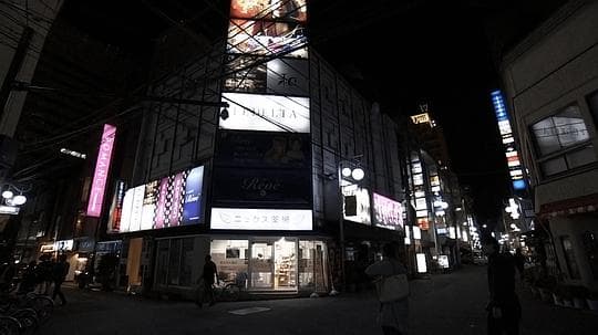 纪实72小时：歌舞伎町 深夜中的调剂药店