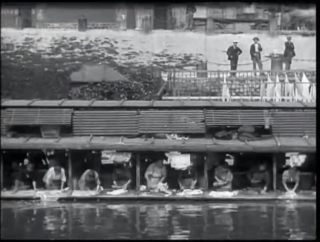 Laveuses sur la rivière