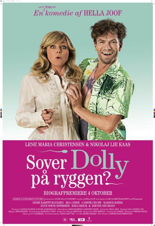 Sover Dolly på ryggen